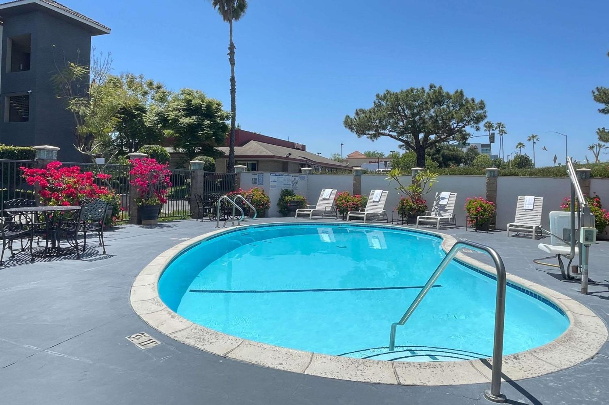Quality Inn Ontario Airport Convention Center Esterno foto