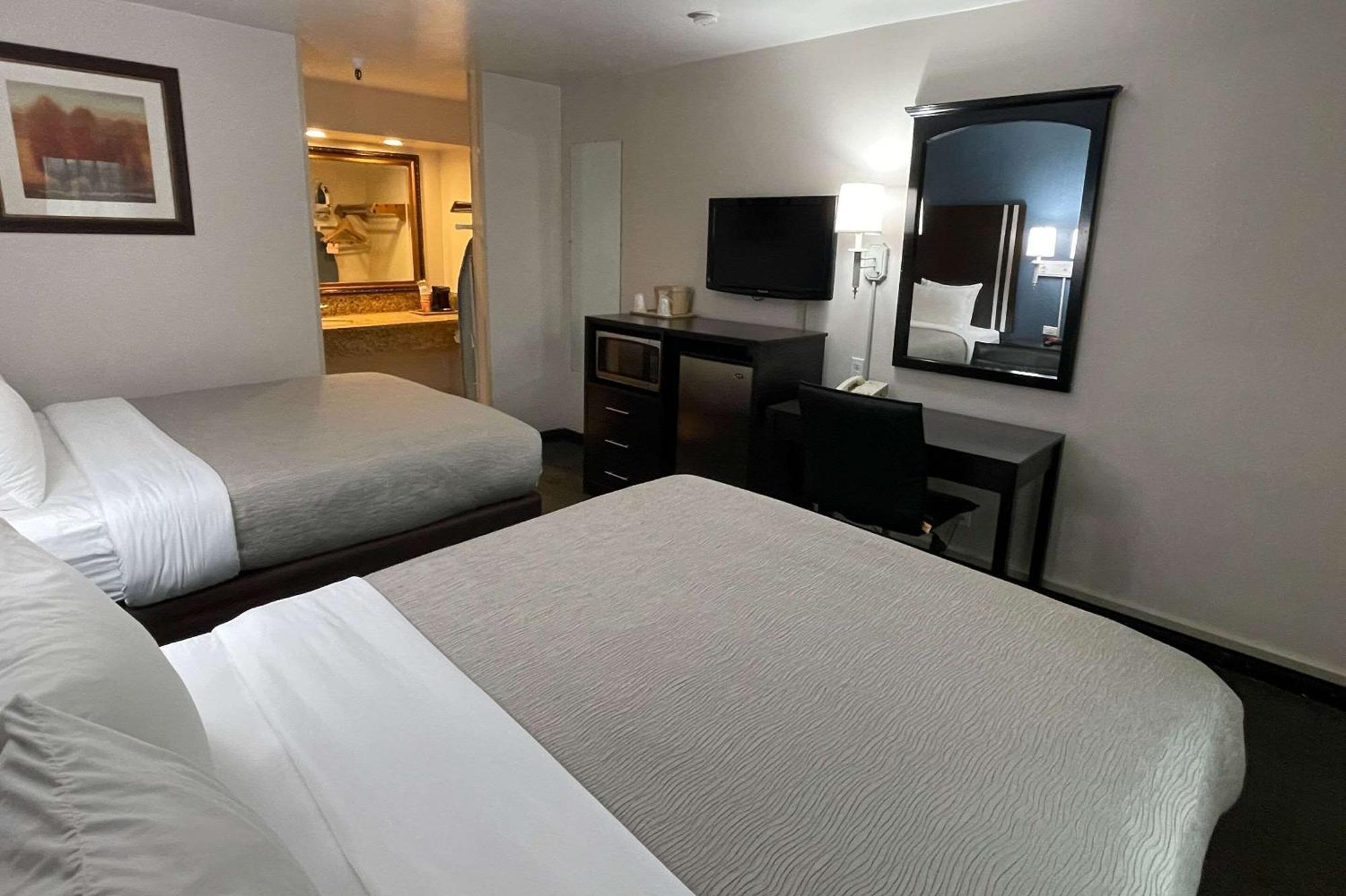 Quality Inn Ontario Airport Convention Center Esterno foto