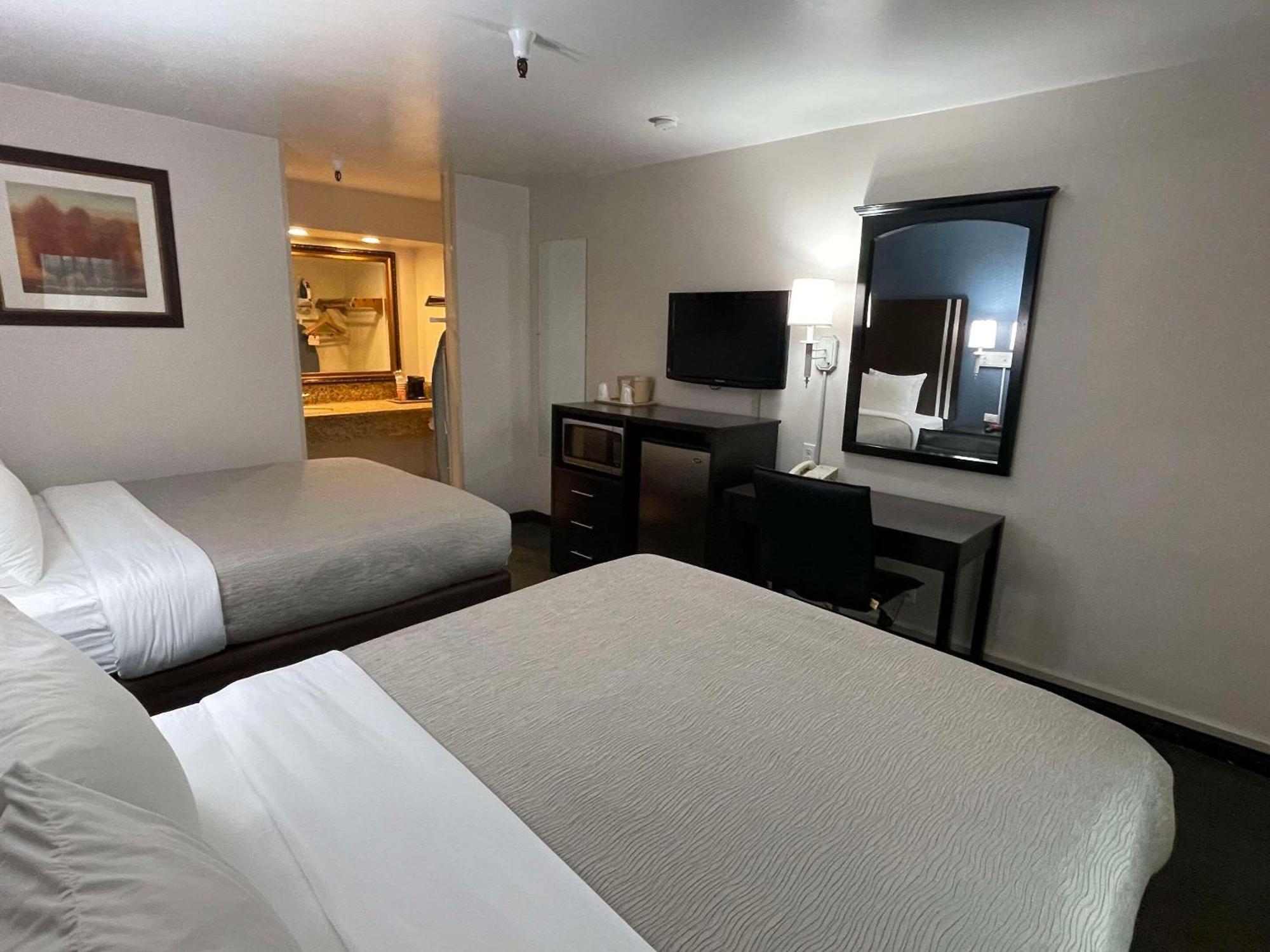 Quality Inn Ontario Airport Convention Center Esterno foto