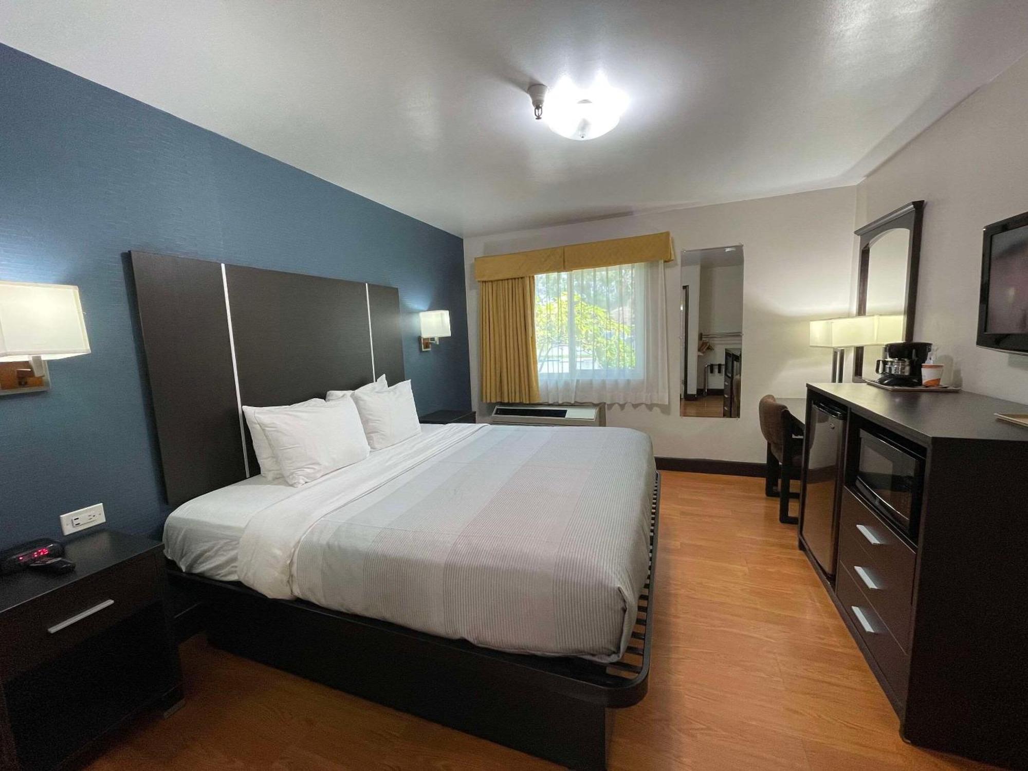 Quality Inn Ontario Airport Convention Center Esterno foto